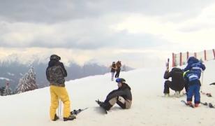 Stațiunea între 2 anotimpuri. Turiştii se bucură fie de plimbări însorite, fie de distracţie pe pârtie