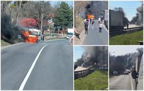 O ambulanţă a luat foc pe un drum din Iaşi. Echipajul s-a autoevacuat şi a reuşit să scoată tuburile de oxigen