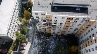Blocul distrus în urma exploziei din Rahova, la un pas de demolare. Nimeni nu vrea să-l pună în siguranţă