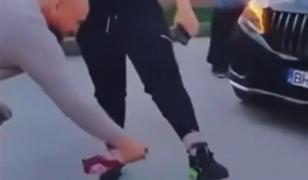 Tânăr din Mehedinţi, filmat în timp ce îşi stropea brăţara de monitorizare cu şampanie. A fost reţinut din nou