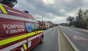 Accident între un microbuz cu elevi și un TIR, în Dâmbovița. Mai mulți copii au ajuns la spital