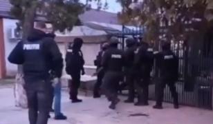 Răzbunare extremă la Mizil. Un bărbat a pus doi minori să incendieze rulota fostei iubite