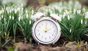 România a trecut la ora de vară. Care sunt provocările şi riscurile pentru sănătate