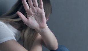 Amenzi pentru agresorii care nu merg la terapie. Sancțiunile ajung până la 10.000 de lei