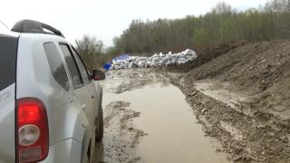 Viitură pe râul Putna: 20 de persoane au fost evacuate. Panouri mobile și saci de nisip la Mircești