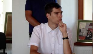 Povestea lui Mario, elevul din Tg. Jiu căruia pasiunea pentru stele i-a adus o bursă integrală la Harvard