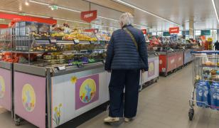 Cât cheltuie românii pe cadourile de Paște în plin val al scumpirilor. Cele mai căutate daruri