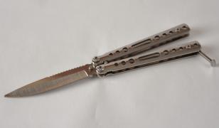 Cuțitul butterfly, noua jucărie din școli. Psihologii, îngrijorați de trend