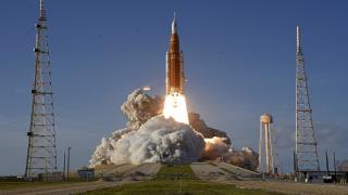 Racheta Artemis II a fost lansată cu succes în misiunea de 10 zile de zbor în jurul Lunii