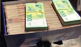 "Tunul" dat de soţia lui Cristian Anton, prins cu şpaga în cutia de pantofi: 1,5 milioane de lei