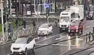 Momentul în care polițiștii din Capitală salvează un bărbat căzut pe stradă, aflat în stop cardio-respirator