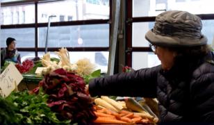 Cât costă masa de Paște în 2026. Alimentele pe care românii le înlocuiesc din meniu că să economisească