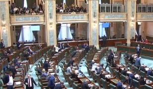 ChatGPT, din săli de clasă până în instanţă. Cum au ajuns unii parlamentari să redacteze legi cu AI