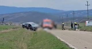 Accident de groază, surprins pe camere. Un tată a murit, fiica sa e în stare gravă