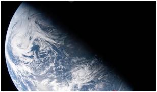 Imaginile unice, surprinse de astronauții Artemis 2: mai aproape de Lună decât de Pământ