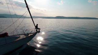 Biletele de avion se ieftinesc, dar cererea pentru vacanţe scade. Companiile aeriene vor să taie din curse