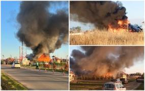 Nenorocire în Săptămâna Mare. Biserică de lemn din Săcălaz a ars în totalitate