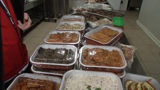 Preparatul surpriză de pe masa de Paşte. Românii preferă mâncarea gata făcută, dar comandă porţii mici