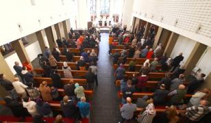 Românii din Germania care trimit în fiecare lună donaţii pentru sute de copii din Moldova