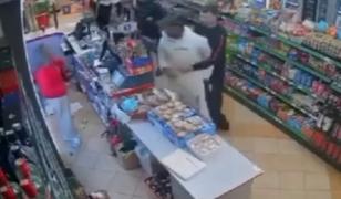 Momentul în care angajata unui magazin din Iaşi este snopită în bătaie de un bărbat. Agresorul a fost arestat