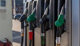 Scădere puternică a prețurilor la carburanți. Cât a ajuns să coste un litru de motorină