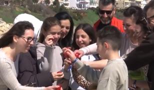 Au ciocnit ouă roşii direct pe plajă. 5.000 de turişti au ajuns pe litoral de Paşte