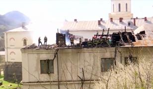 Imagini cu incendiul de la Mănăstirea Bistrița, unde o măicuță și-a pierdut viața