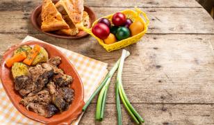 Cum reducem risipa alimentară după Paște. Soluții simple pentru mâncarea rămasă în frigider