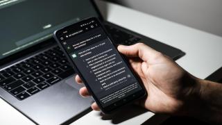 De ce nu e bine să ceri sfaturi medicale de la ChatGPT: motivul pentru care AI-ul are "halucinaţii"