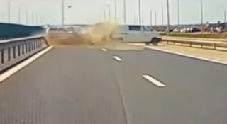 Accident grav pe A7, surprins de camere. Un bărbat a murit după ce două maşini s-au ciocnit