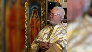 Un preot din Oneşti a murit carbonizat. Reuşise să iasă la timp, dar ar fi uitat ceva în casă şi s-a întors