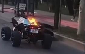 Incident şocant în Iaşi: un ATV a luat foc în mers. Tânărul care îl conducea s-a aruncat din mers