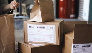 Explicaţia eMAG pentru noua taxă de 4 lei, aplicată inclusiv celor cu abonament Genius