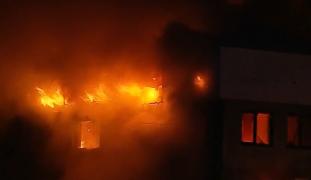 Incendiu devastator la un service auto din Galaţi. Patronul are arsuri pe 95% din corp