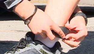 Aproape 34.000 de cazuri de violență domestică în 3 luni. Puțini agresori, monitorizați cu brățări electronice