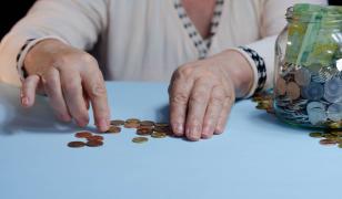 Declanşarea crizei politice ar avea un impact imediat şi puternic în cursul valutar şi costul de finanţare