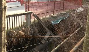 Un pod din Predeal riscă să cedeze lângă una dintre cele mai circulate linii feroviare. Ce spun autorităţile