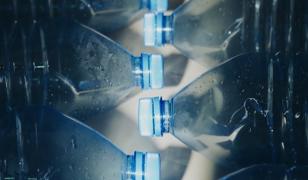 UE adoptă reguli noi pentru eliminarea ambalajelor mici din plastic. Cum vor fi afectați producătorii