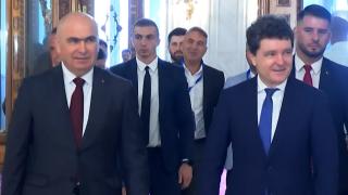 Instabilitatea politică pune presiune pe buzunarele românilor. Ce spun analiștii despre evoluția economiei