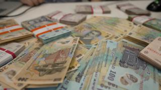 Momentul tuturor crizelor. Scandalul politic poate costa România miliarde de euro, într-un moment critic