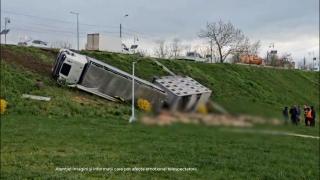 Un TIR încărcat cu oi s-a răsturnat în Năvodari. Peste 160 de animale au murit