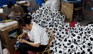 China face profit din Cupa Mondială. "Supermarketul lumii" a vândut suveniruri de sute de milioane dolari