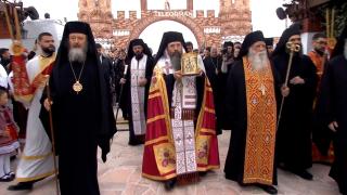 Racla cu capul Sfântului Gheorghe, adusă la Teleorman. Mii de credincioși au venit să se închine la ea