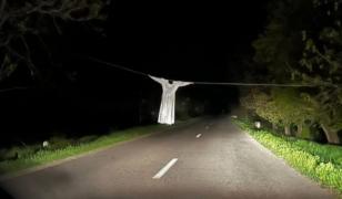 "Sperietoare" improvizată pe un drum judeţean din Călăraşi. "Gluma" i-ar putea costa viaţa pe şoferi