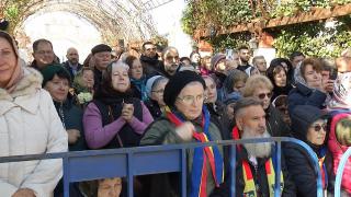 Sute de pelerini s-au închinat la racla Sf. Gheorghe, depusă într-o mănăstire din Teleorman