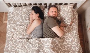 Divorțul de somn. Cum poate dormitul separat de partener să întărească o relație