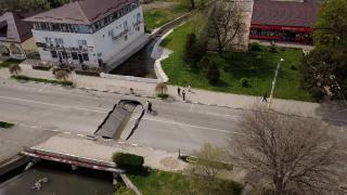 Un pod vechi de aproape 100 de ani din Techirghiol s-a surpat. 