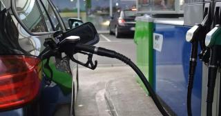 Minunea a ţinut doar 3 zile. Carburanţii s-au scumpit din nou: cât costă acum un litru de motorină