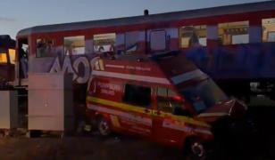 Ambulanță SMURD lovită de tren lângă Timișoara, în timpul unei intervenții