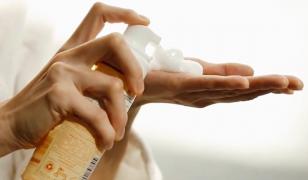 Cum putem evita capcana produselor cosmetice contrafăcute. Metoda prin care putem verifica ce cumpărăm